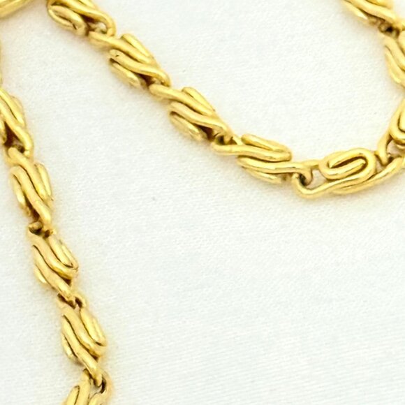 Large Hammered Texture Gold Tone Vintage Cross Pendant w/Classic Snail Chain 23" - Picture 4 of 7